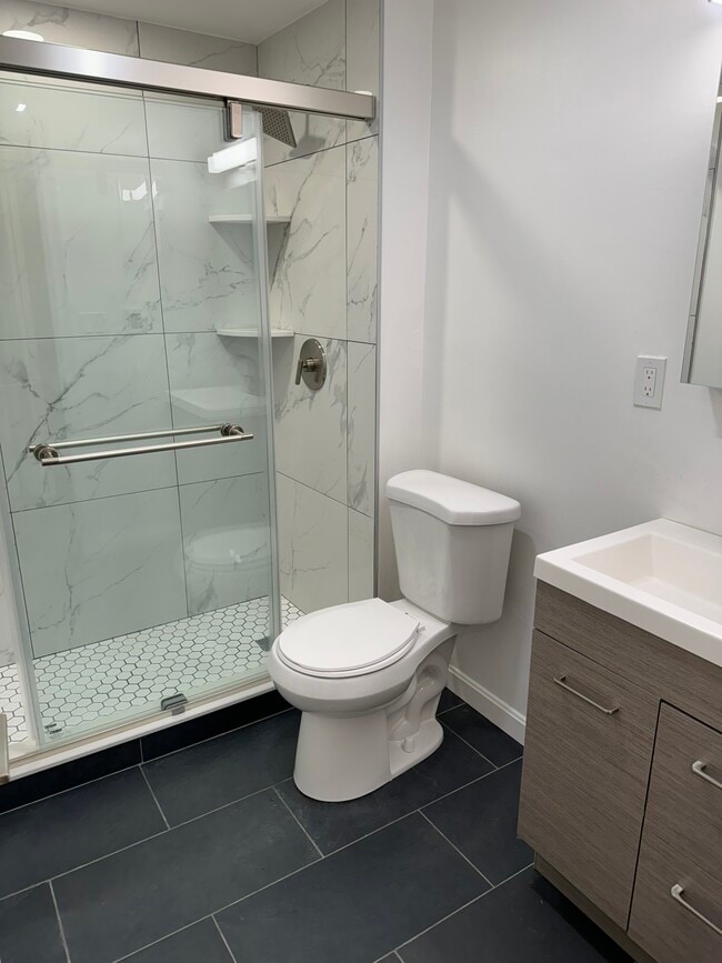 24 Queensberry St in Boston, MA - Foto de edificio - Building Photo