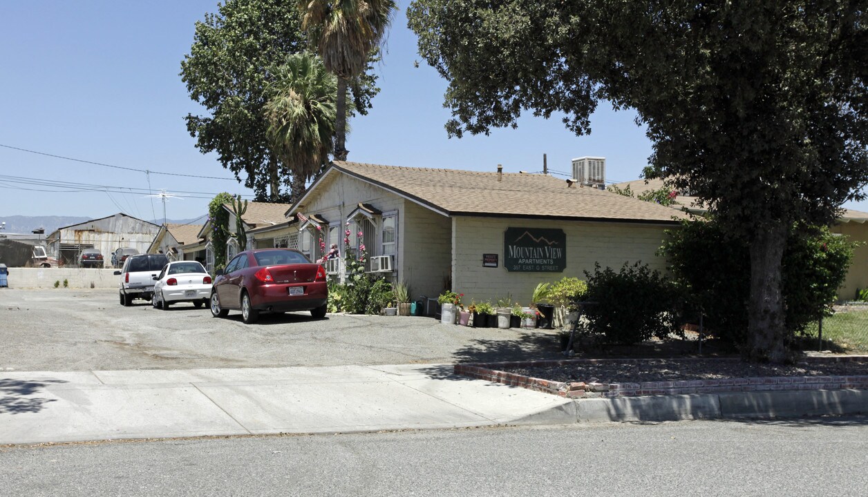 Mountain View Apartments in Colton, CA - Foto de edificio