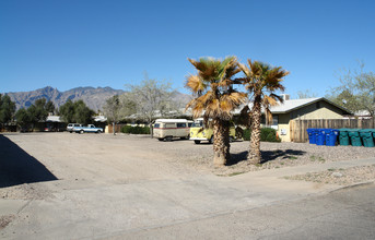 3703-3713 1/2 E Blacklidge Dr in Tucson, AZ - Building Photo - Building Photo