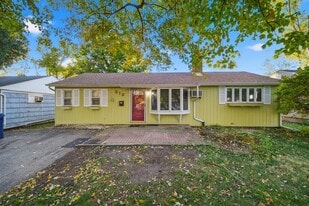 212 N Knollwood Dr in Wheaton, IL - Building Photo