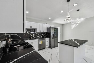 6501 Julie St in Tampa, FL - Building Photo - Building Photo