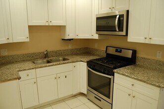 102 S Date Ave in Rialto, CA - Building Photo - Building Photo