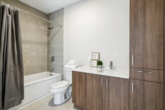 9510 Notre-Dame Rue E in Montréal, QC - Building Photo - Building Photo
