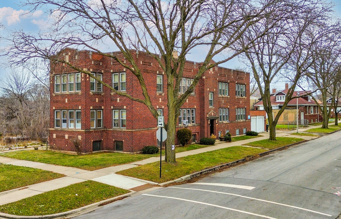 1204 E 82nd St in Chicago, IL - Building Photo