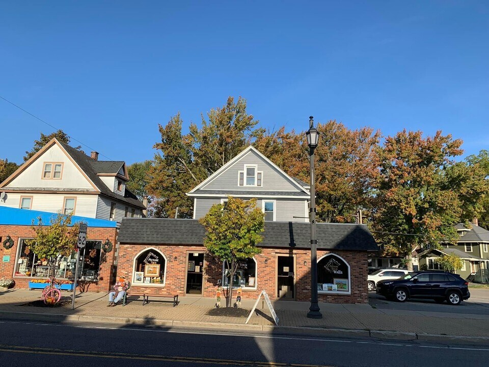 184 Buffalo St, Unit 184 UPPER in Hamburg, NY - Foto de edificio