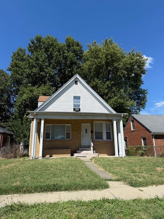 1157 W Elliott Ave in Springfield, IL - Building Photo