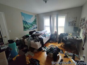 27 Fairfax St, Unit 1 in Somerville, MA - Foto de edificio - Building Photo