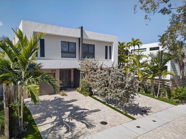 property at 811 SW 10th Terrace