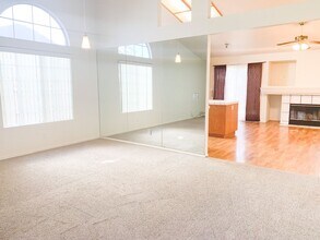 9081 Paseo Grande Way in Elk Grove, CA - Building Photo - Building Photo