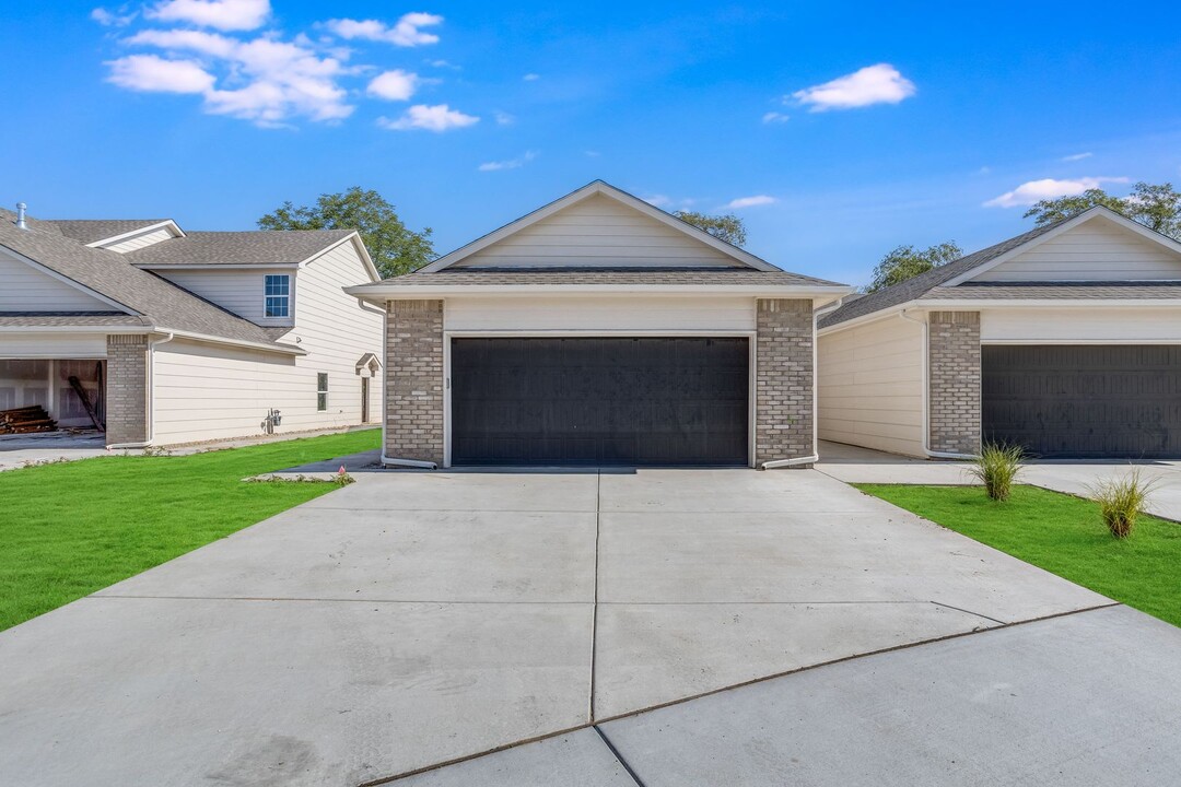 4312 N Sandplum St in Wichita, KS - Foto de edificio