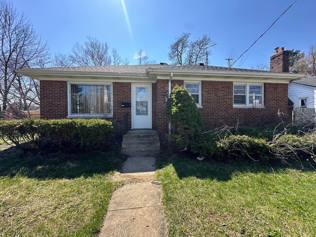 property at 4 S La Vista Blvd