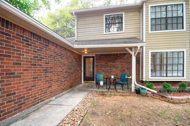 property at 17 S High Oaks Cir
