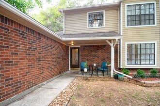 17 S High Oaks Cir in The Woodlands, TX - Building Photo - Building Photo