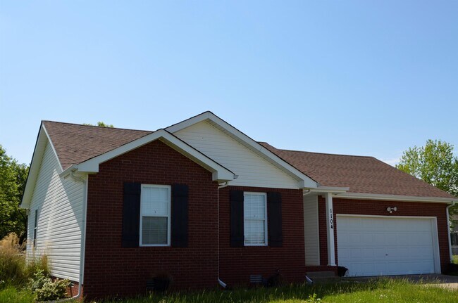 1104 Connemara Way in Clarksville, TN - Building Photo - Building Photo