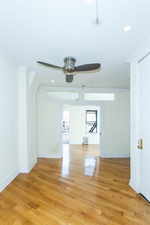 279 E 10th St in New York, NY - Building Photo