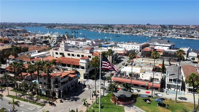 310 Fernando St in Newport Beach, CA - Foto de edificio - Building Photo