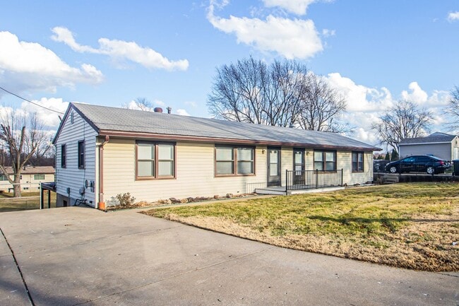 2242 Zumbehl Rd in St. Charles, MO - Building Photo - Building Photo