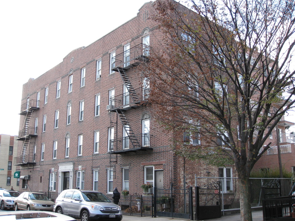 151 Avenue O in Brooklyn, NY - Building Photo