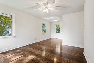 577 Harpersville Rd in Newport News, VA - Foto de edificio - Building Photo