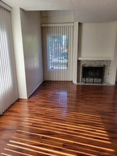 849 E Victoria St, Unit 302 in Carson, CA - Foto de edificio - Building Photo