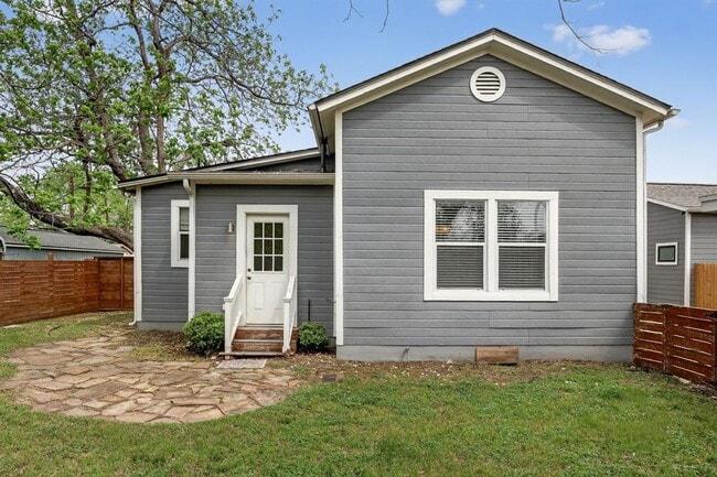 806 E 3rd St in Georgetown, TX - Building Photo - Building Photo