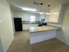 3005 E Price St in Laredo, TX - Building Photo - Building Photo