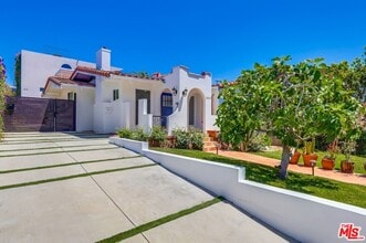 1318 S Longwood Ave in Los Angeles, CA - Building Photo - Building Photo