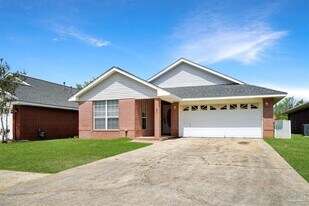 28 Easton St in Ensley, FL - Building Photo