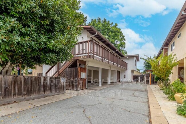 1251 Ninth St in Monterey, CA - Foto de edificio - Building Photo