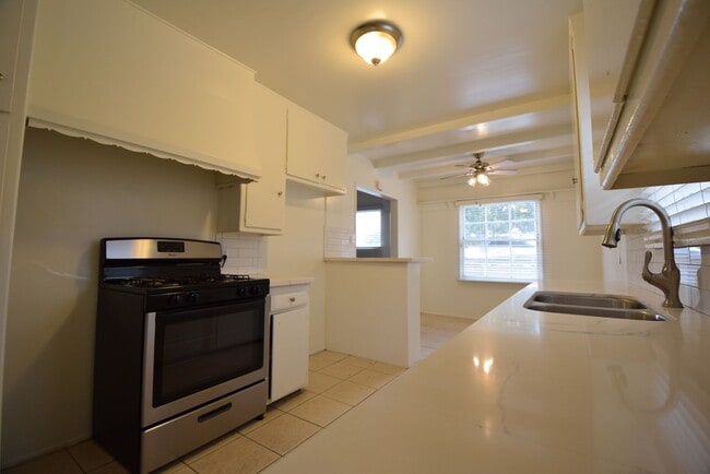 5220 Radford Ave in Los Angeles, CA - Building Photo - Building Photo