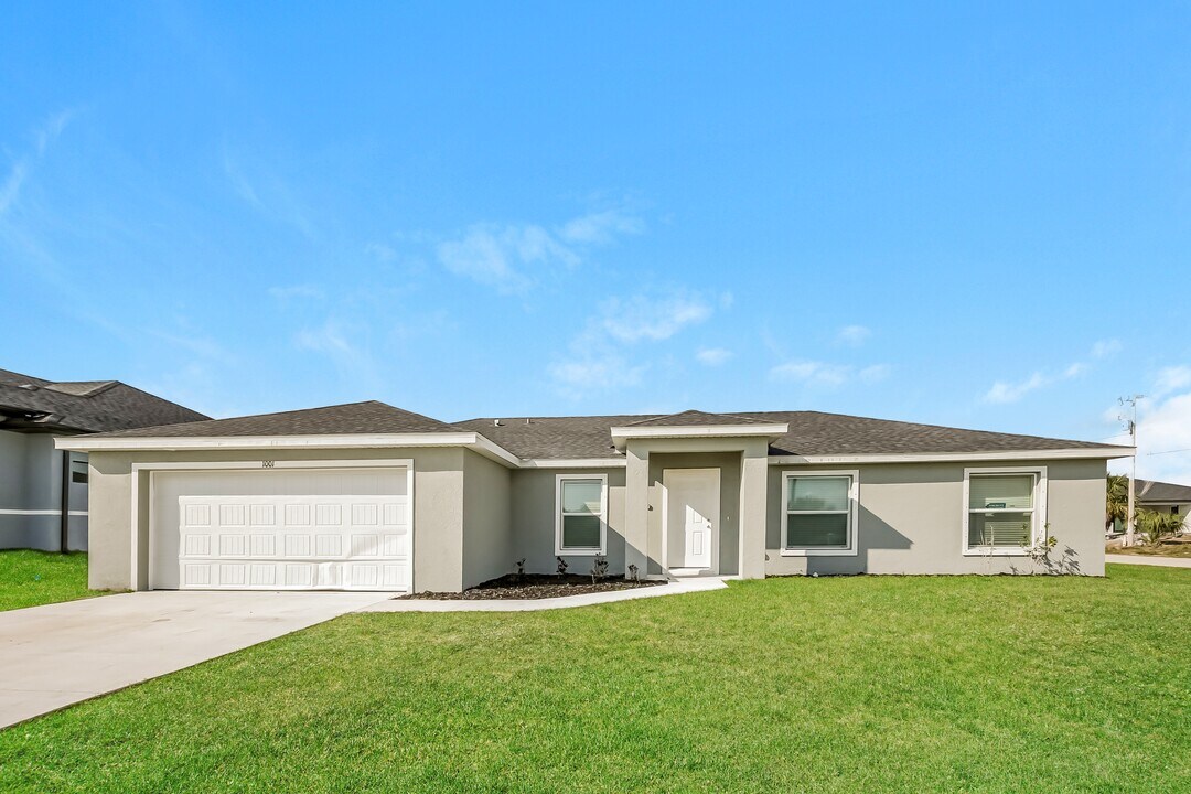 1001 SW 1st St in Cape Coral, FL - Building Photo