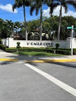 10913 NW 43rd Ln in Doral, FL - Building Photo