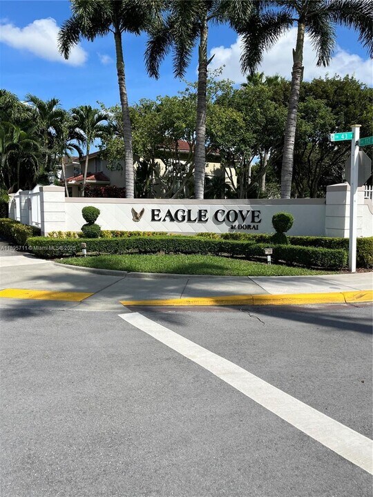 10913 NW 43rd Ln in Doral, FL - Building Photo