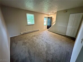 221 Brunswick Dr in Elyria, OH - Building Photo - Building Photo