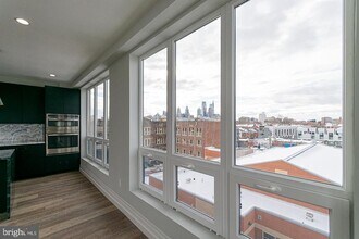 526 Brown St in Philadelphia, PA - Building Photo - Building Photo