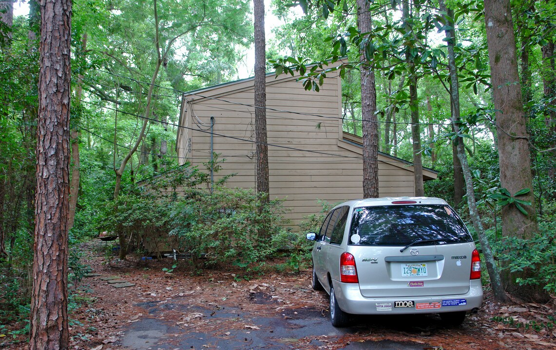 300 Wood Grove Ct in Tallahassee, FL - Building Photo