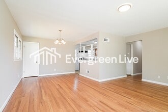 380 S St Jacques St in Florissant, MO - Building Photo - Building Photo