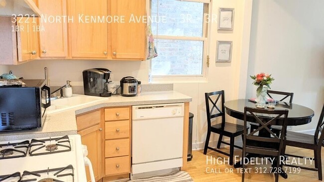 3221 N Kenmore Ave in Chicago, IL - Building Photo - Building Photo