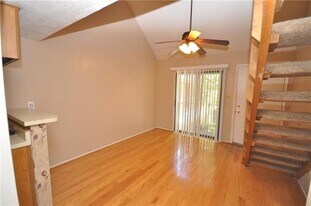 708 Graham Pl, Unit 202 in Austin, TX - Building Photo
