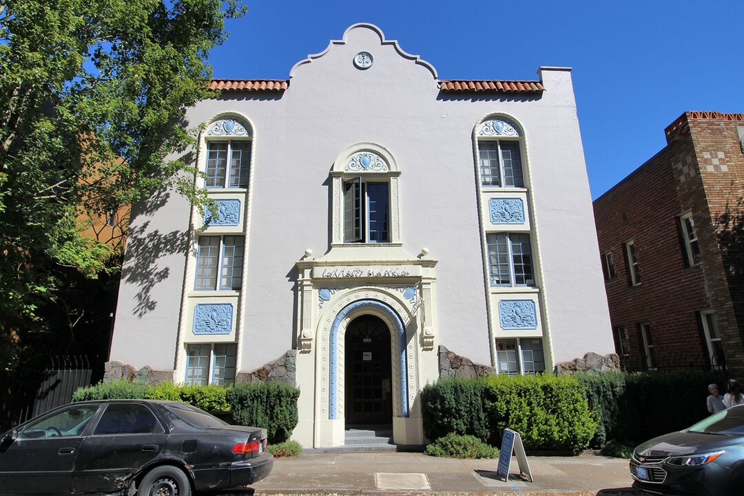 1943 NW Irving St-Unit -201 in Portland, OR - Building Photo