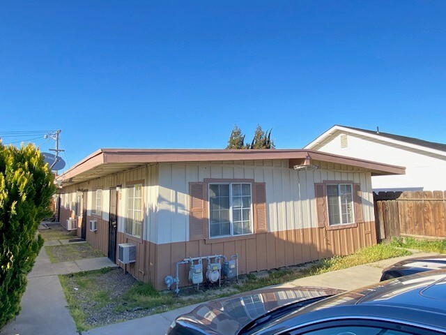 265-305 Almond Ave in Turlock, CA - Building Photo - Building Photo