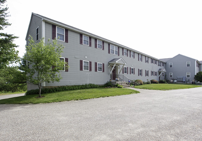 Lakeview Apartments in West Brookfield, MA - Building Photo - Building Photo