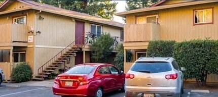 Woodside Terrace in Chico, CA - Building Photo - Building Photo