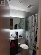 117 McMahon Dr in Toronto, ON - Building Photo - Building Photo