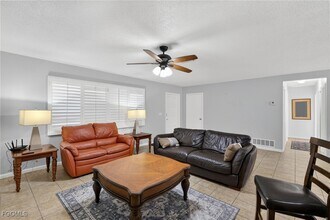 211 S Lake Dr in Lehigh Acres, FL - Building Photo - Building Photo