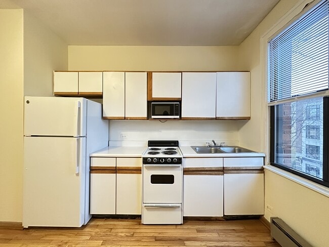 640 W Barry in Chicago, IL - Building Photo - Building Photo