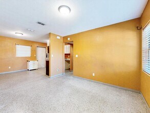 2502 N Beaumont Ave in Kissimmee, FL - Building Photo - Building Photo