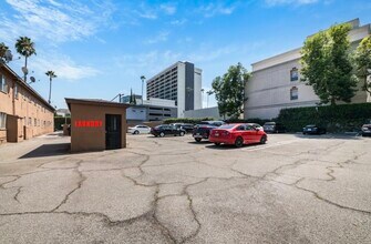 4685 Orion Ave in Sherman Oaks, CA - Foto de edificio - Building Photo