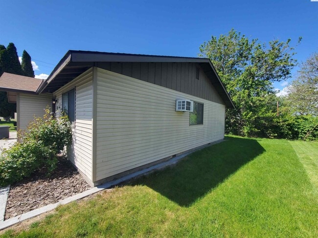 3400 W Wernett Rd in Pasco, WA - Building Photo - Building Photo