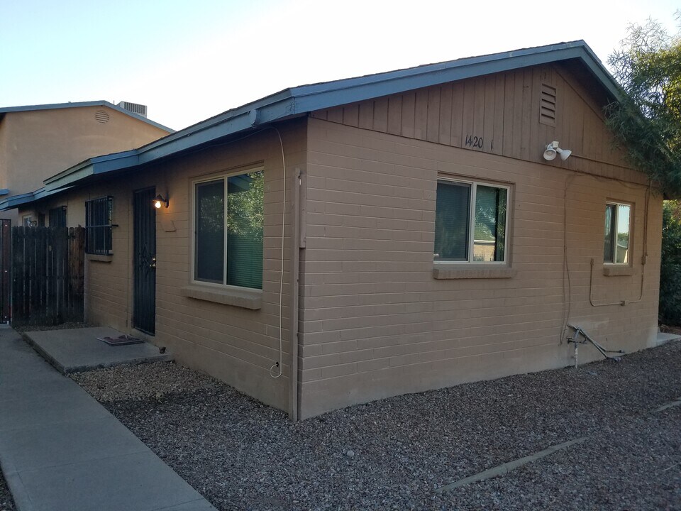 1420 E Adams St, Unit #1 - 4 bedroom in Tucson, AZ - Foto de edificio